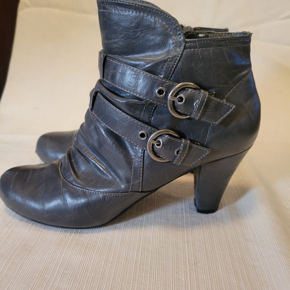 Hot Kiss Maribel Gray Booties - Size 10
